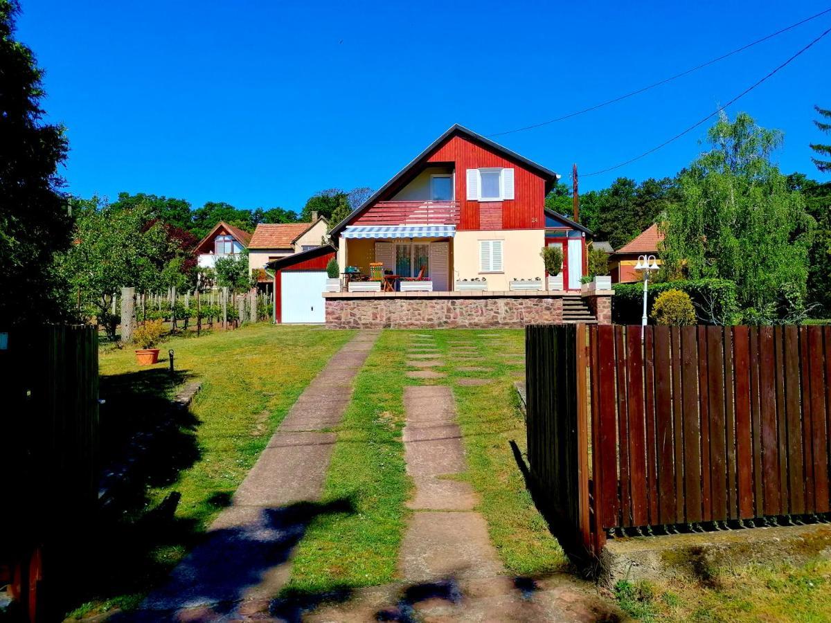 Villa Felicia 鲍洛通塞派兹德 外观 照片
